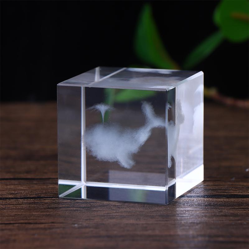 

4cm Crystal Art Cube Paperweight - 3D Inner Carving Moon/Heart Galaxy Float Suspension Decor,Desktop Ornament Gift for Women/Men S
