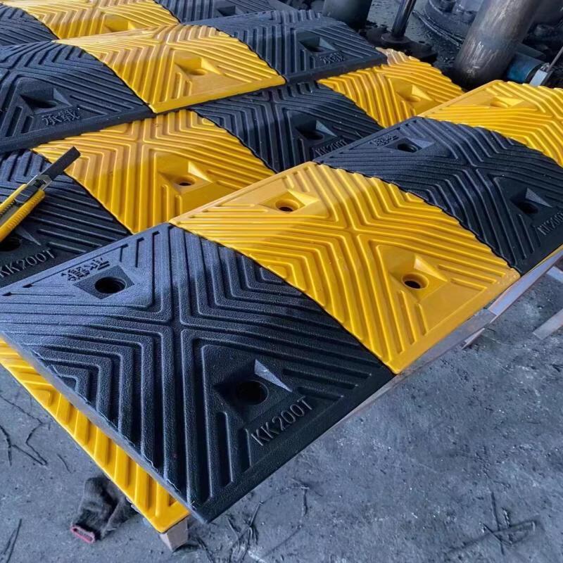 Heavy-Duty PVC Nylon Speed Bump