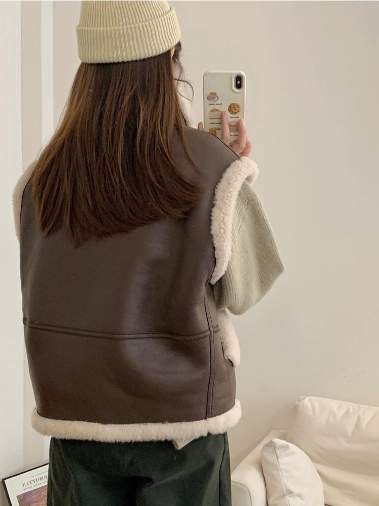 Zimní Móda Vintage Kožený Vesta z Jehněčí Vlny Dámská Nový Design Teplá Retro Krátká Vesta Ženská Estetická Ležérní High Street Bunda