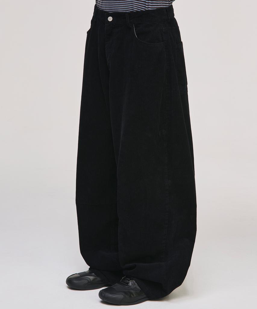 SIGNATURE Wide Curved Dart Corduroy Pants [Black]