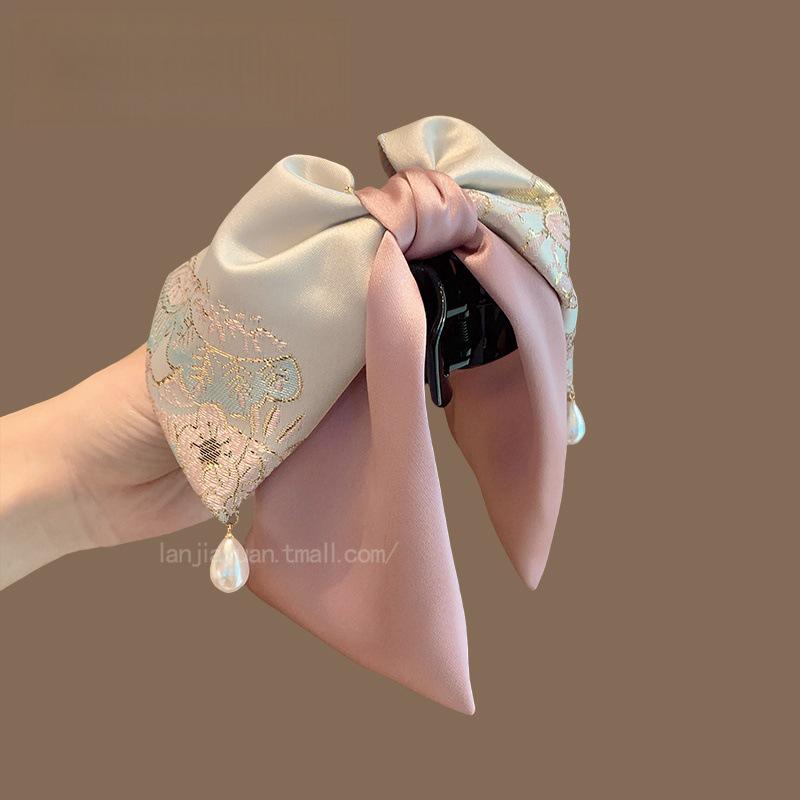 

Embroidered Jacquard Hair Clip: Chinese Style Medium-Size Floral Accessory for Women s Ponytails