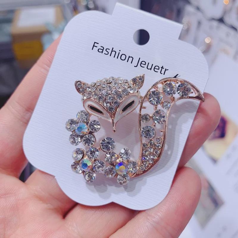 

New Korean Style Elegant Fox Brooch with Rhinestone Embellishment A4-58 Silver