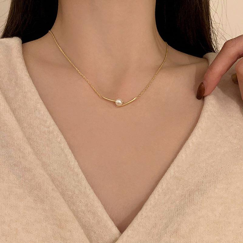 Trendy Light Luxury Pearl Heart Necklace: Versatile Beaded Clavicle Chain for Women's Style