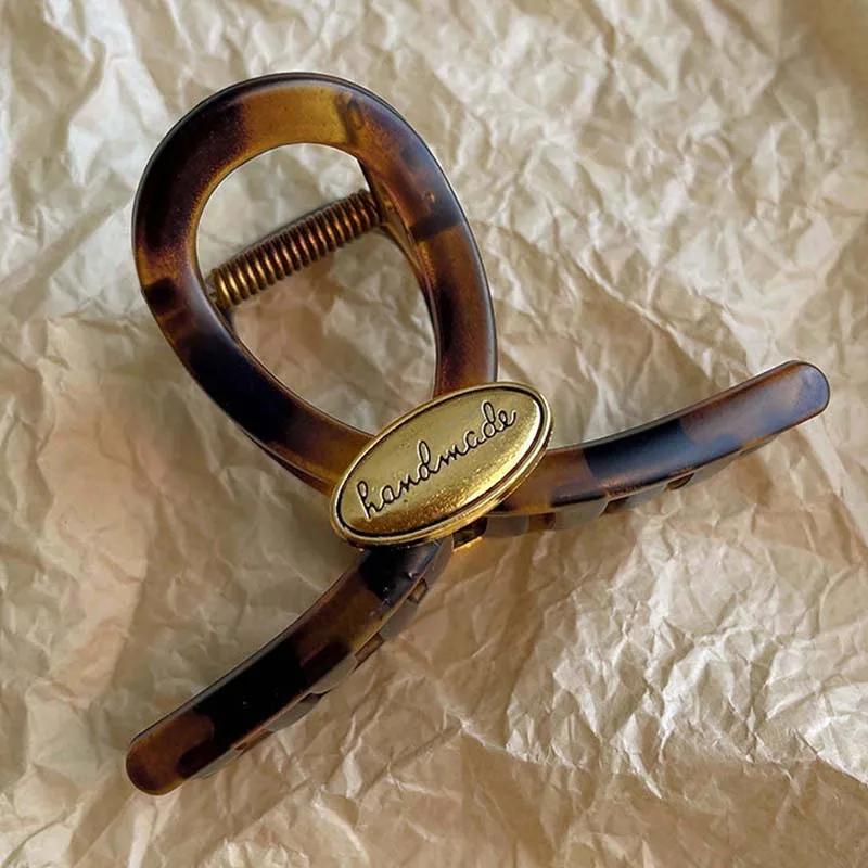 

Ретро заколка для волос для женщин акриловая золотистого цвета с буквой заколки-крабы для волос трендовая заколка-крест корейские аксессуары для волос головной убор для девочек