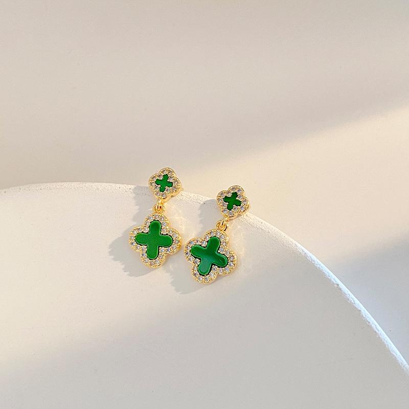 

Нова Мода Високий Дизайн Чотирилисник Сережки Квіти Делікатні Маленькі Свіжі Класичні Жіночі Милі Сережки