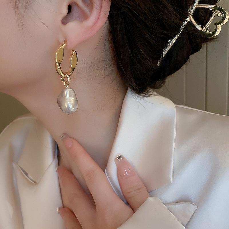 Pre-owned Silver Needle Tassel Earrings - Vintage High-End Studs with Bold Fashion Design