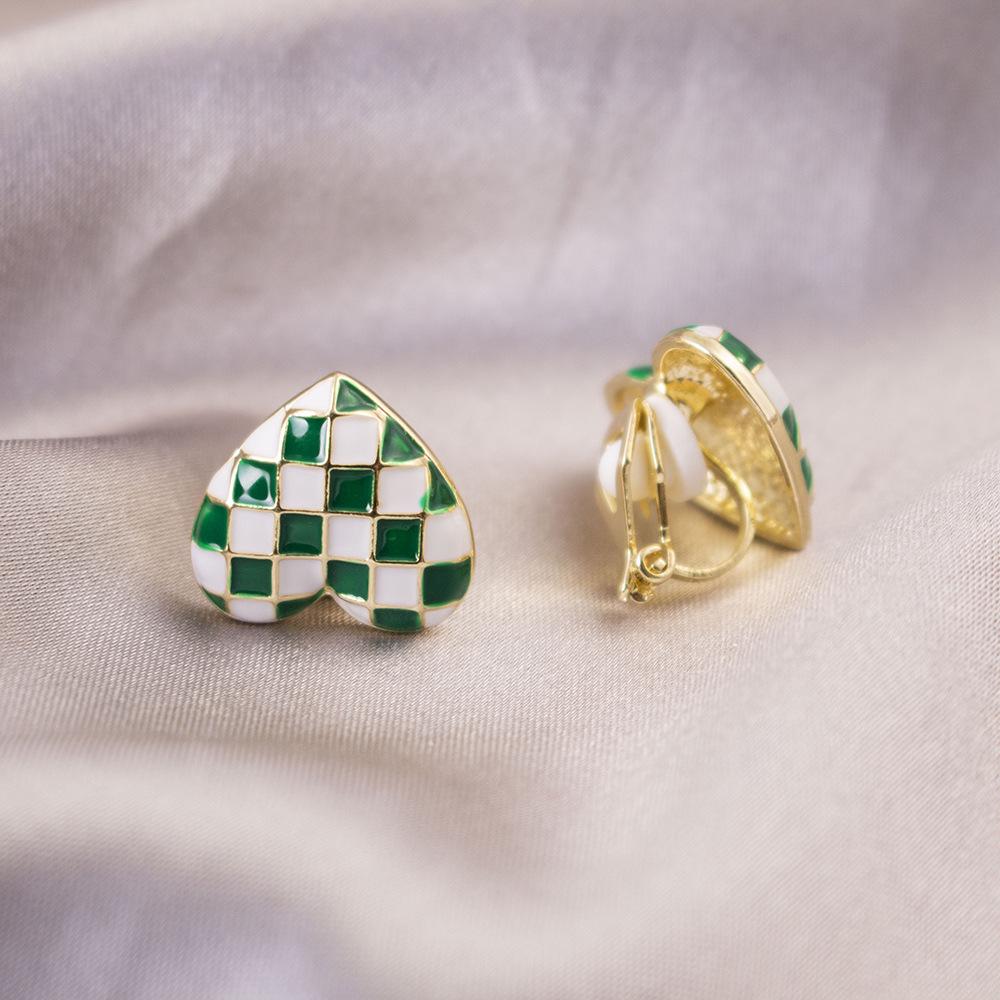 Elegant Clip-On Triangle Earrings for Non-Pierced Ears - Versatile, Light Luxury for Everyday Wear.