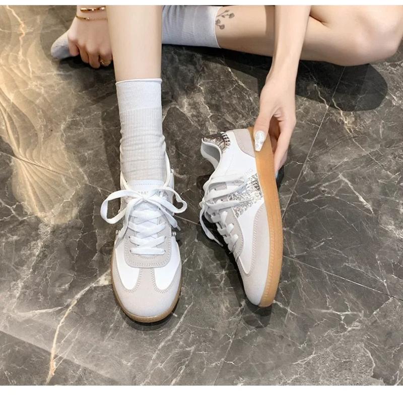 Fashion Women's Thick-Soled Casual Sports Vintage Shoes Autumn 2025 New Arrival Shoes Versatile Little White Shoes With Lace-Up