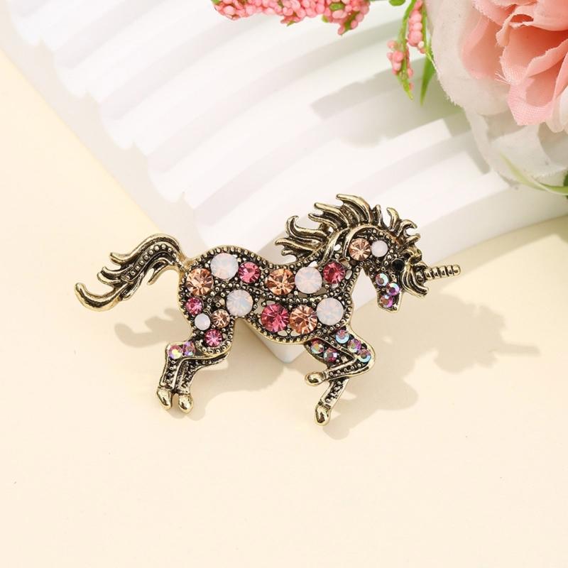 Unique Brooch Pin Horse Badge Beautiful Pin Alloy Texture Fashion Accessory Suitable for Clothing and Bag Decorating