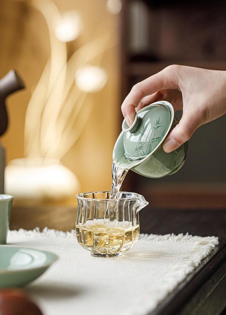 Guanlan Yue Celadon Ceramic Non-Scalding Gongfu Tea Bowl Set - Three-Piece Lid Bowl with Shadow Carving