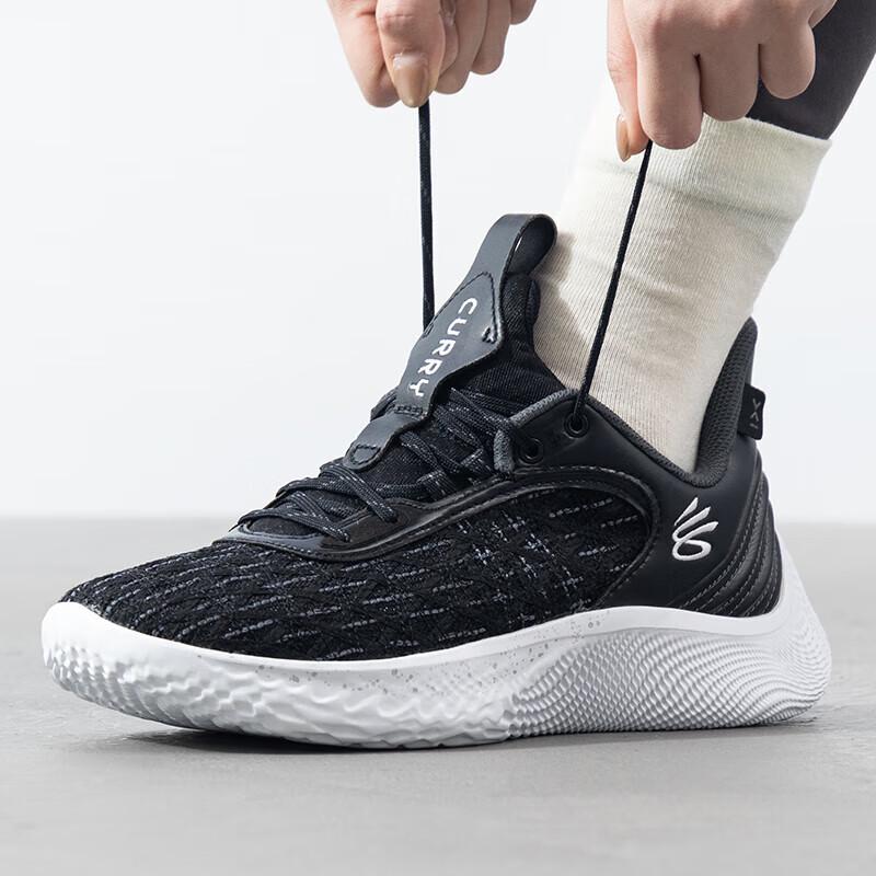 Under Armour Men's Curry Versatile Athletic Shoes 3025631-001