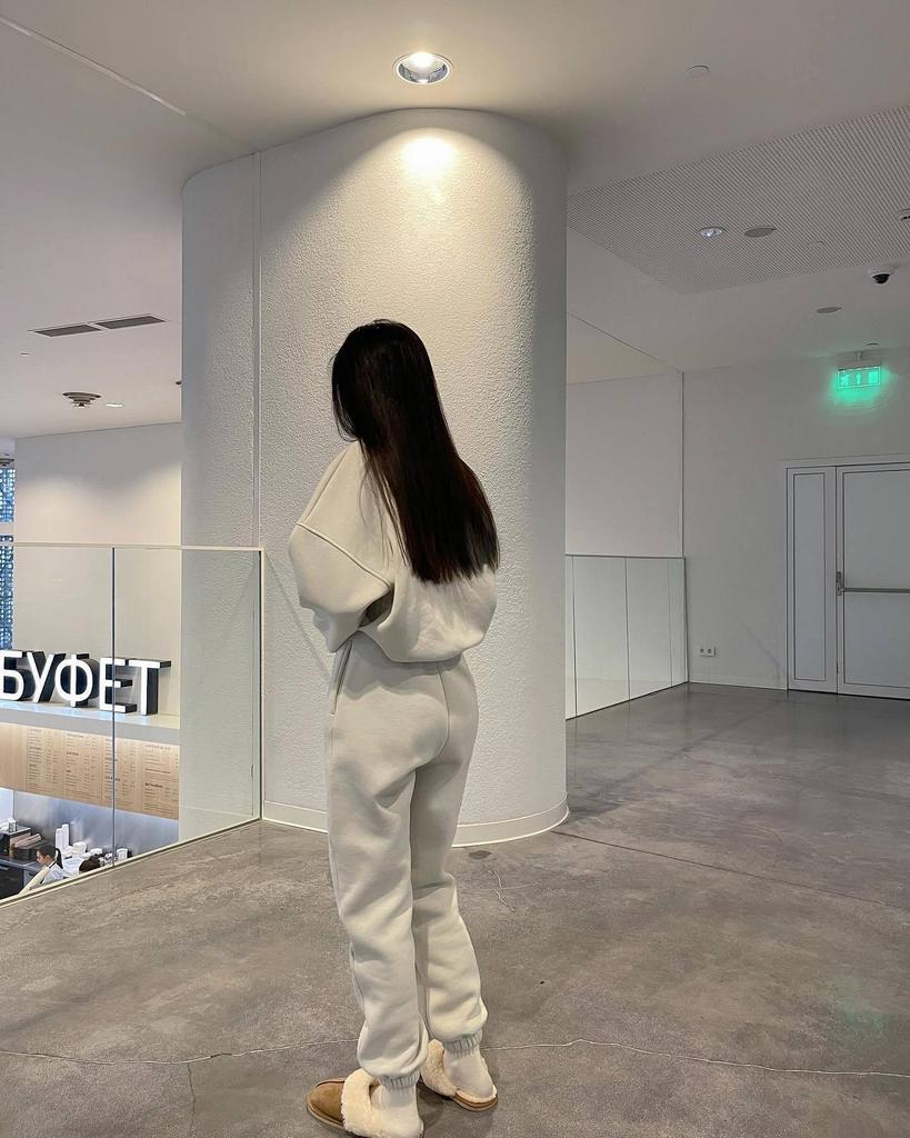 Damski haftowany dopasowany dres sportowy na jesień/zimę