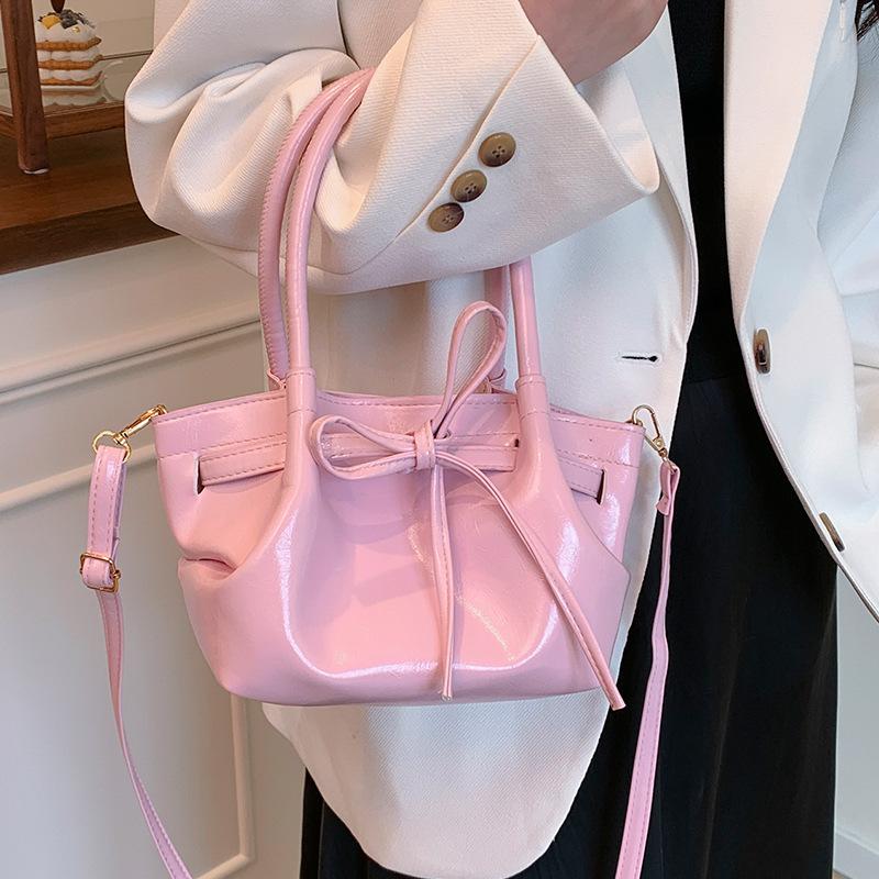 Modische, vielseitige Handtasche für Damen im Frühling und Sommer. Einfache Umhängetasche. Modische, vielseitige Umhängetasche.