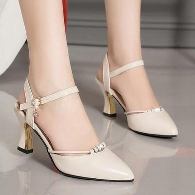 Mode 2024 Baotou Bequeme Sandalen Sommer Ein Wort Schnalle Dicken Absätzen High Heels Alle-spiel Weiche Leder hochhackige schuhe