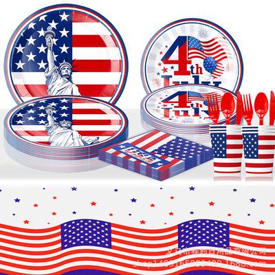 Potřeby s americkou vlajkou Potřeby na oslavu Dne nezávislosti Atmosférické doplňky Papírové kelímky Papírové talíře Papírové ubrousky Banners Vlaječky