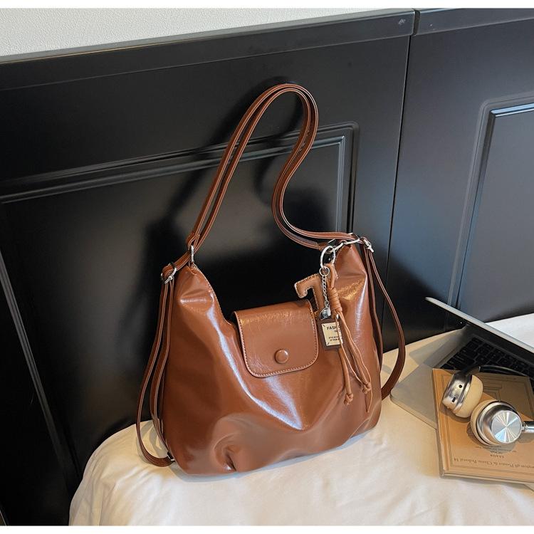 Multifunctional large-capacity messenger bag women's 2025 autumn and winter new commuter backpack high-end niche tote bag