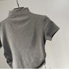T-shirt sexy con design a cinturino scoperto sulla schiena, a maniche corte, da donna, estiva sottile europea e americana, a collo mezzo alto, top con ombelico scoperto