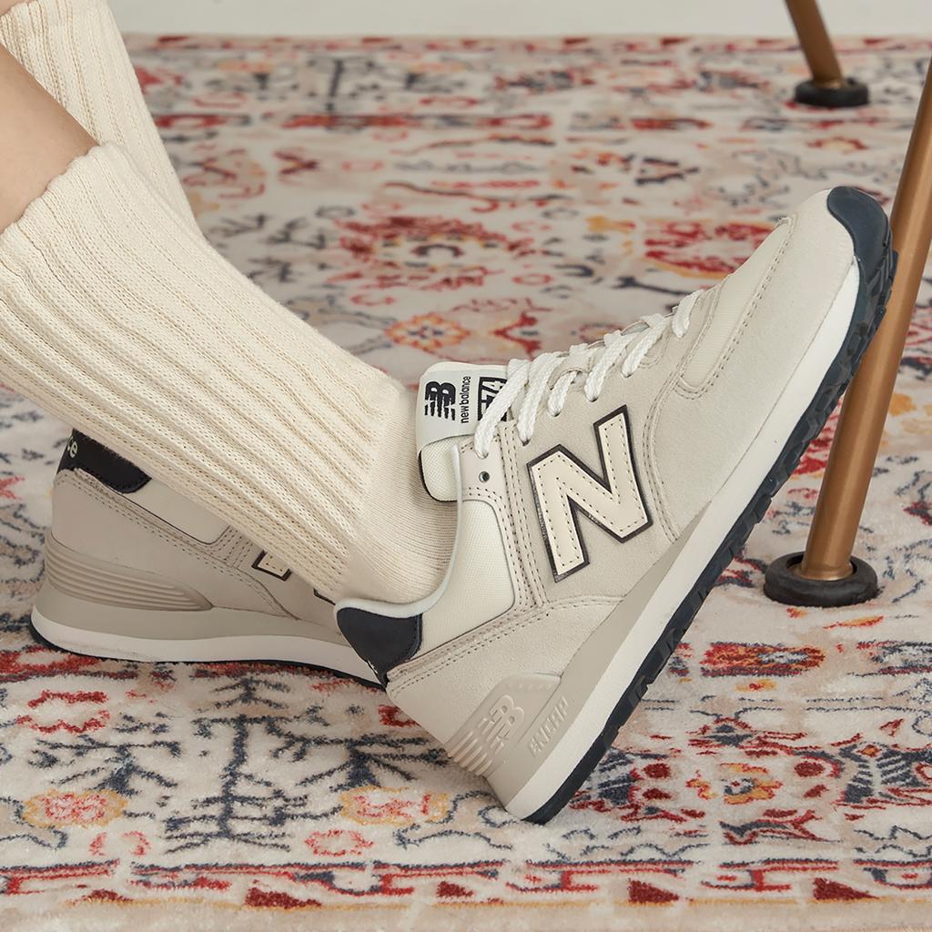 New Balance 574 Beige Angora Damen Sneaker Creme Schwarztop WL574PC