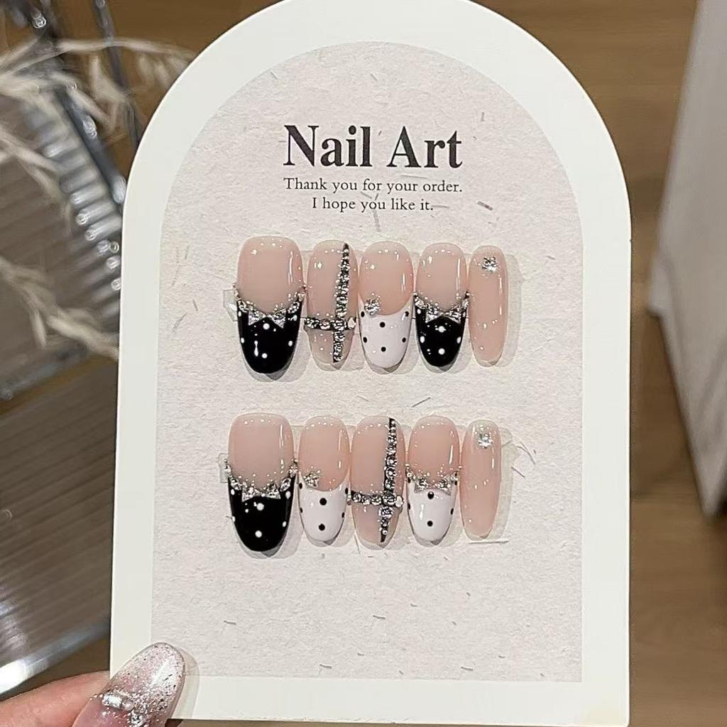 10 Pcs Black And White Contrast Handmade Fake Nails Elegant Nail Art Decoration Patches