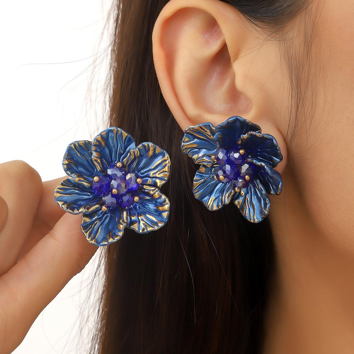 

Multi-layered flower earrings темно-синього кольору