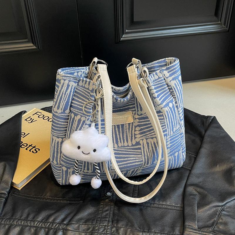 Fashion design sense large-capacity bag new women's shoulder bag niche versatile commuter to work tote bag