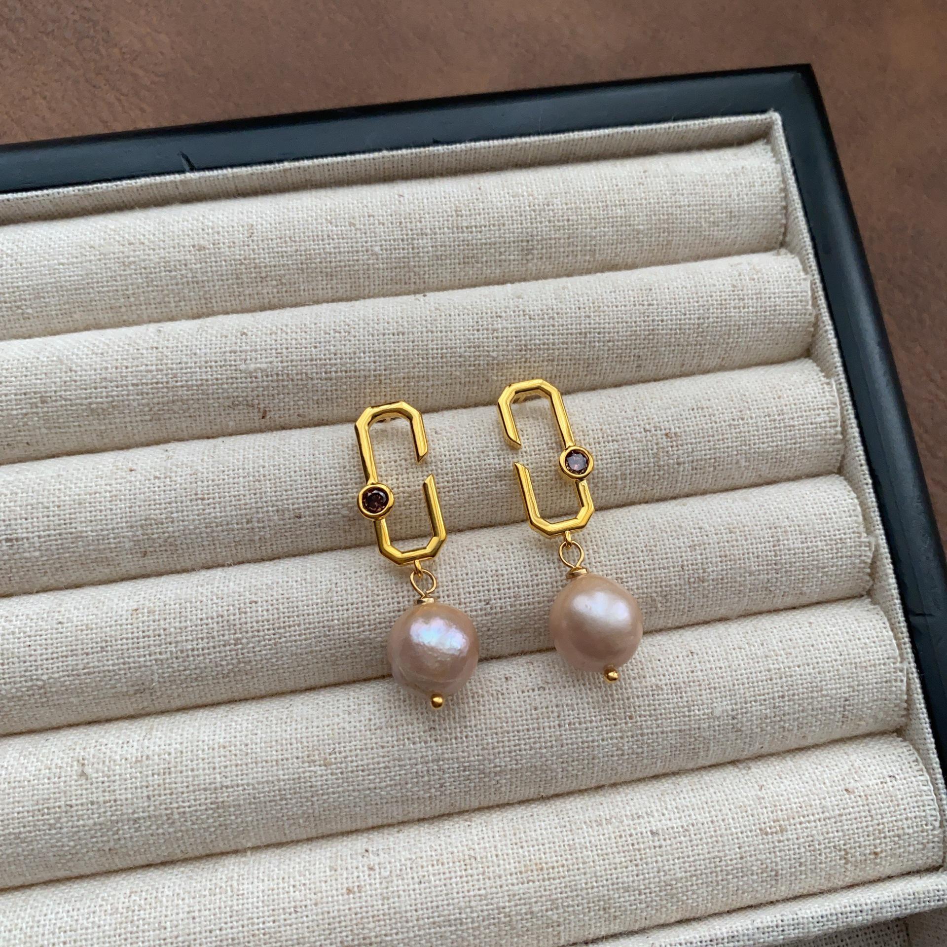 

Modern Geometric Pearl Dangle Earrings – Luxury, Simple, Unique, Versatile