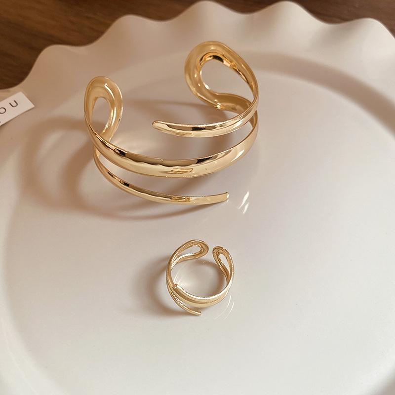 

Высококлассный геометрический браслет в холодном стиле – Европейская и американская нишевая мода для женщин