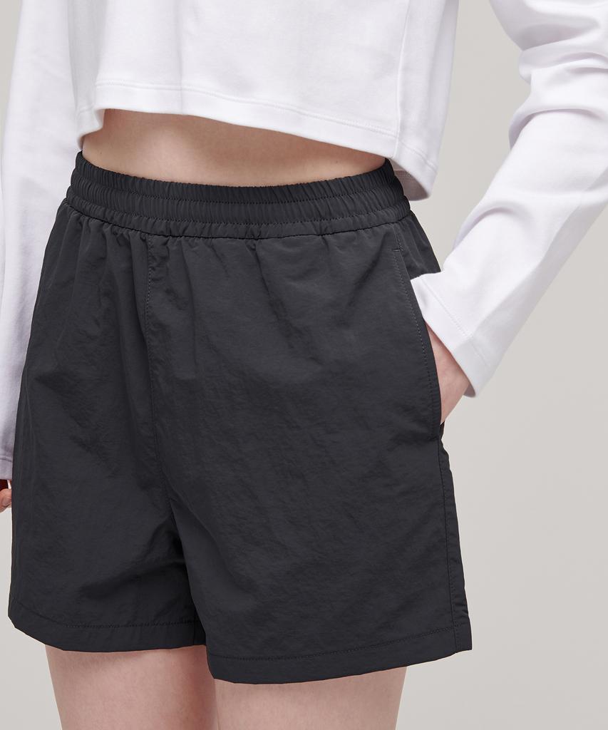 MUSINSA STANDARD WOMAN Women'S Nylon Banding Shorts [Dark Gray]