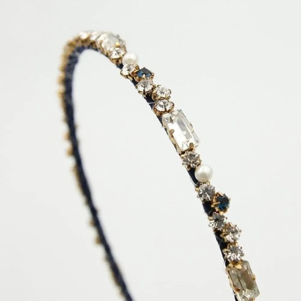J Lauren Cubic Pearl Navy Empire Hairband H01396