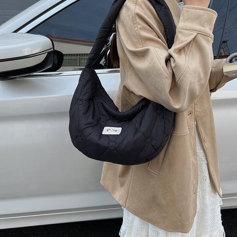 2025 Autumn New Cloud Bag Niche Large Capacity Dumpling Bag Messenger Bag Down Bag Large Bag Tote Bag Women