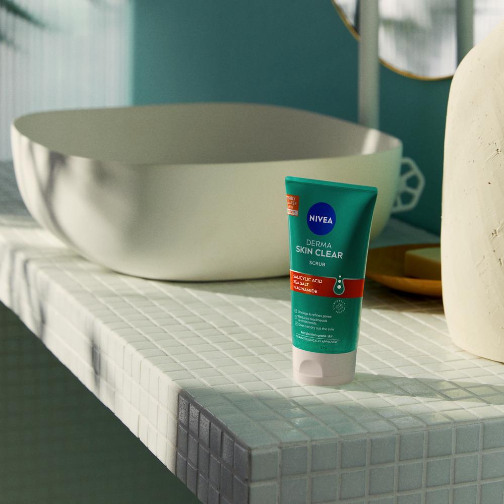 Nivea Derma Skin Clear Normalizing Tonic with Salicylic Acid 200ml