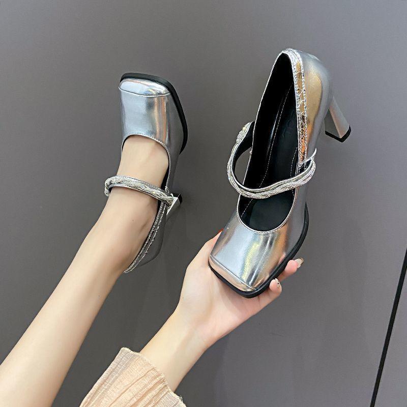 Koreanische Version von Strass burgunderfarben nicht müde Füße schöne einzelne Schuhe 2024 neue Mode eckige Spitze dünner Absatz Temperament High Heels Damen