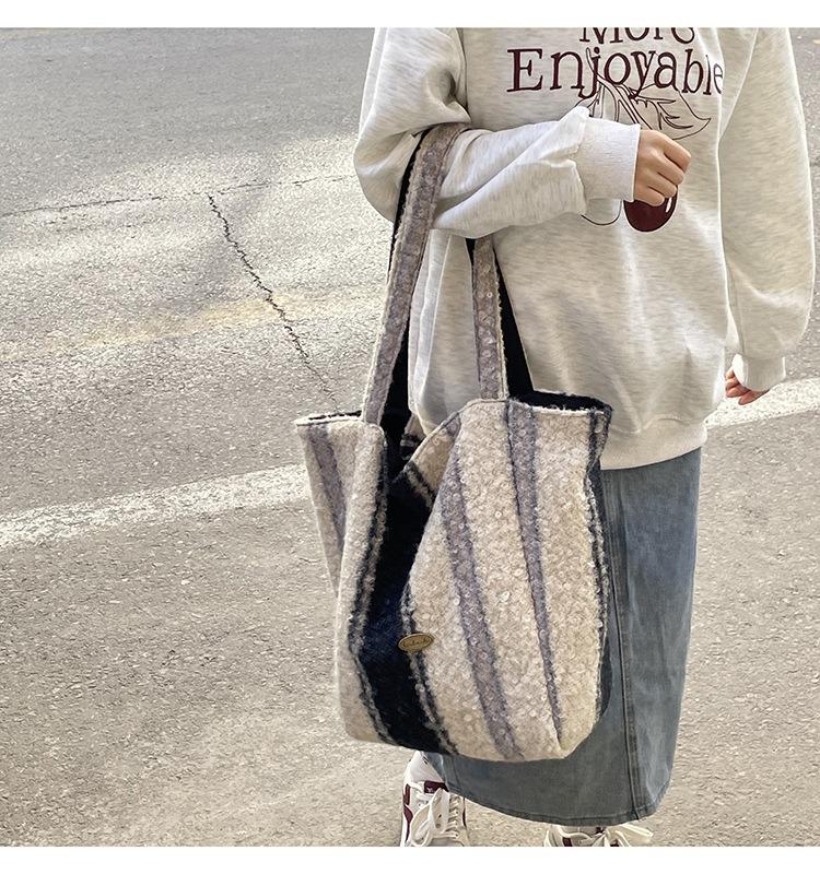 2026 New Ins Style Reversible Woolen Tote: Autumn/Winter Large Capacity Trendy Shoulder Shopping Bag