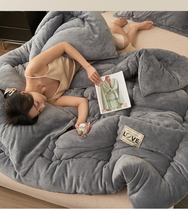 2025 Autumn/Winter Double-Sided Milk Velvet Thickened Warm Quilt
