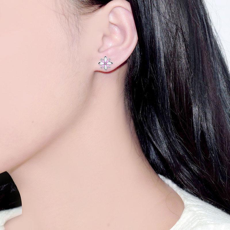 Boucles d'oreilles puces hypoallergéniques Fleur de cerisier: Bijoux de Noël coréens tendance pour femmes