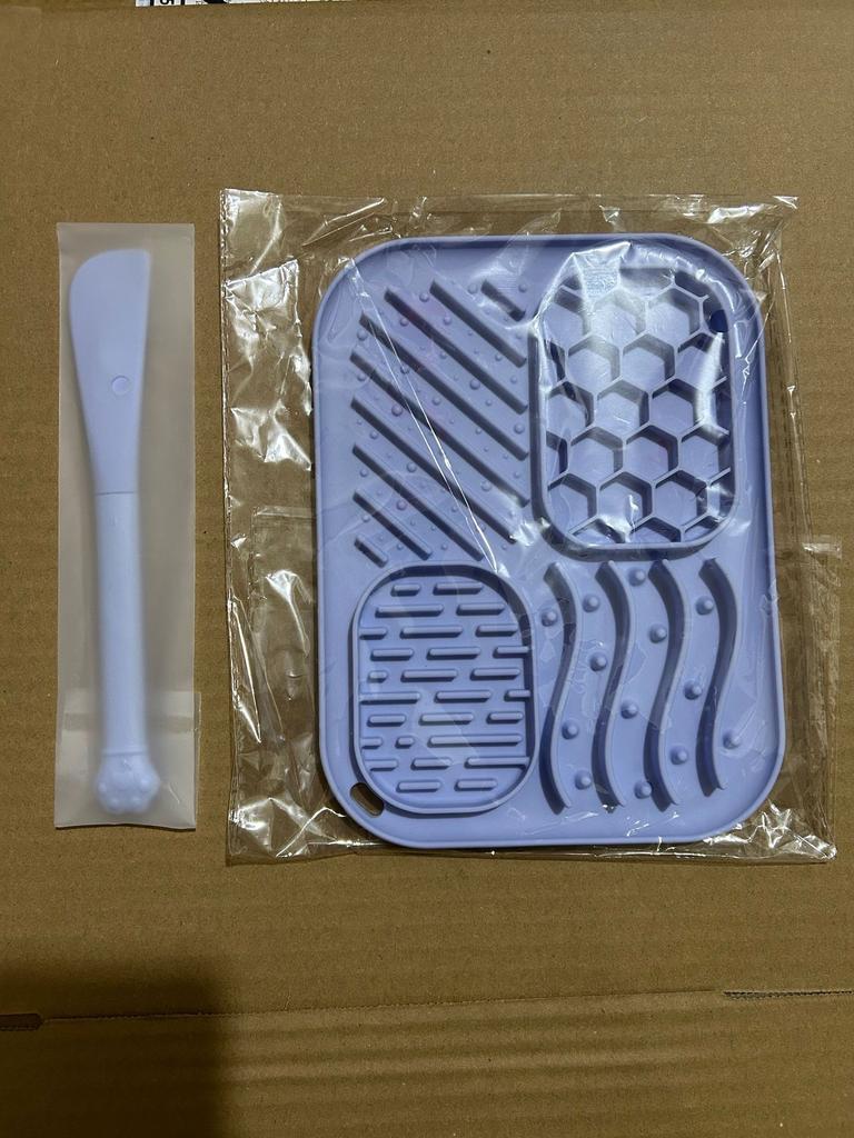 New pet slow food mat dog bowl meal mat slow food bowl silicone pet mat dog licking mat