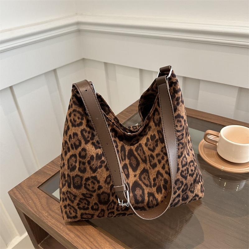Autumn and winter popular leopard print bag women's new casual large-capacity commuting shoulder bag messenger tote bag