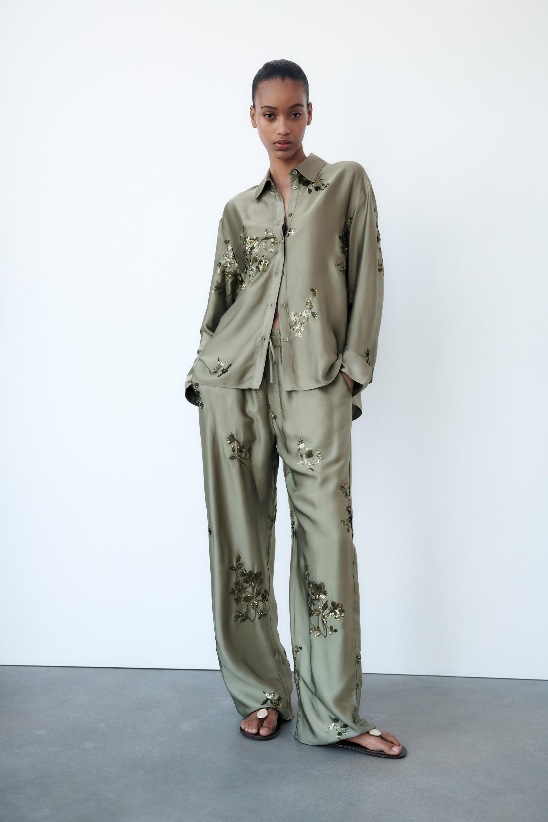 

АТЛАСНАЯ РУБАШКА С ПАЙЕТКАМИ