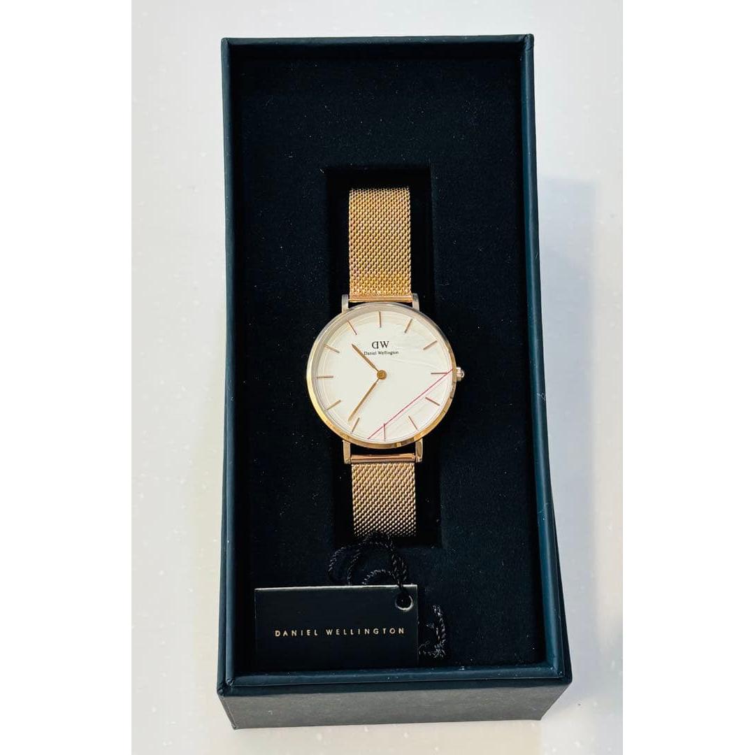 Used Daniel Wellington 32mm gold box with instructions, battery replaced