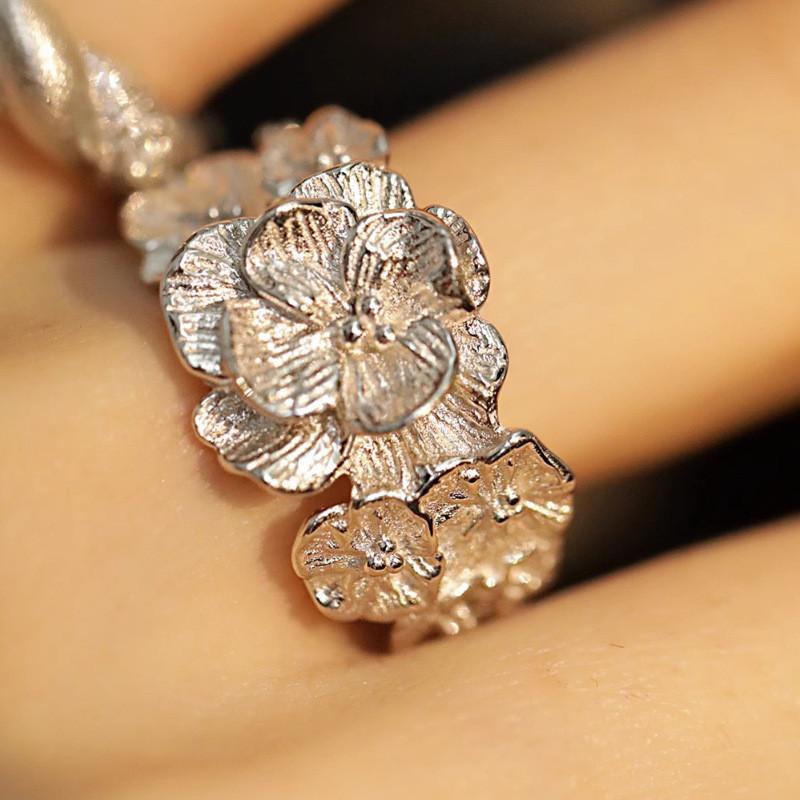 Elegant Adjustable Flower Ring For Women Featuring Unique Gardenia Design In Copper