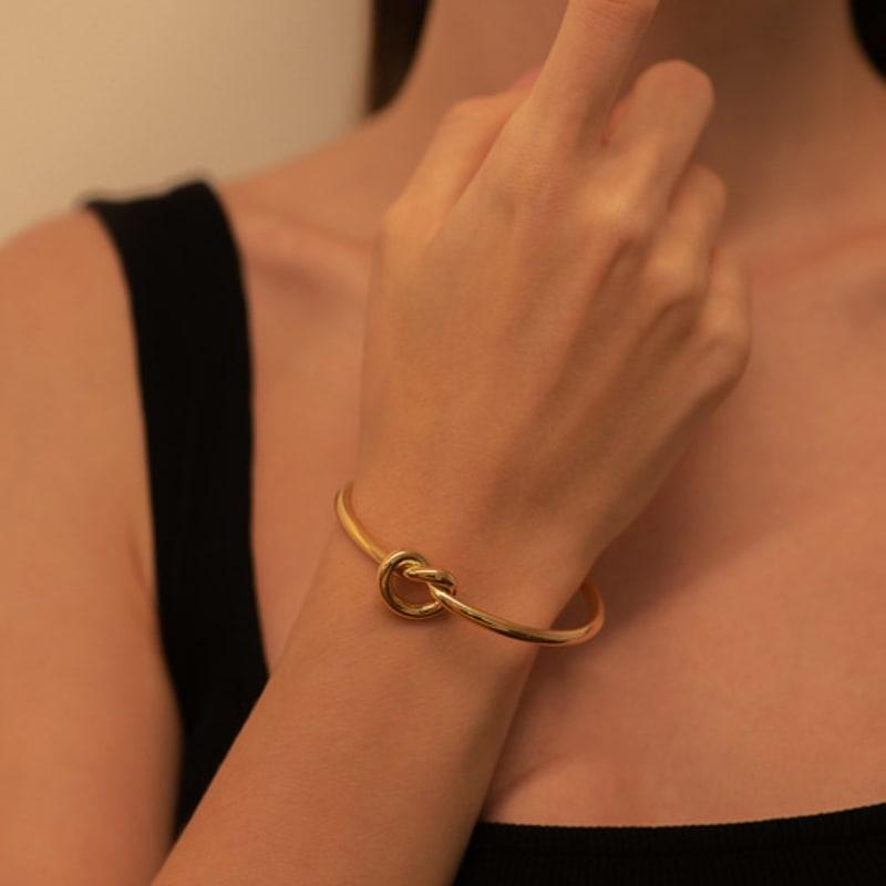 Shertz Knot Twist Point Bangle Bracelet SHBR0009