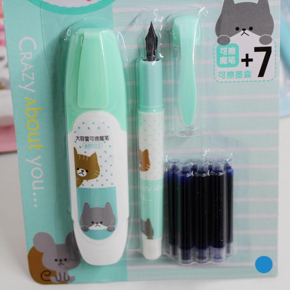 

Комплект школьных принадлежностей из перьевой ручки, футляра и семи сменных картриджей для заправки