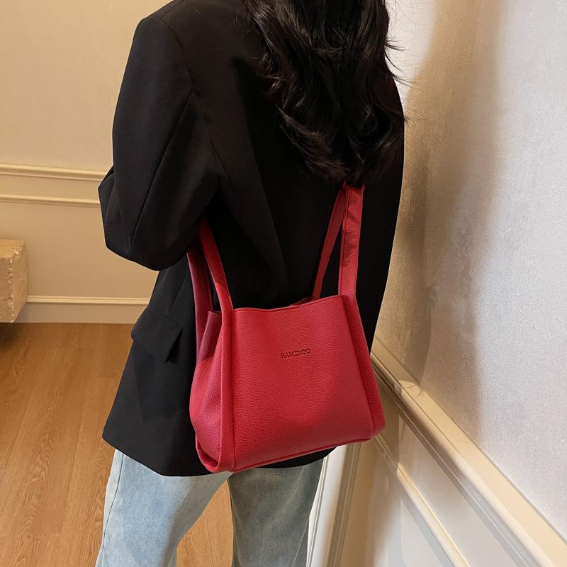 Premium Sense Portable Small Bag Female Portable Vegetable Basket Bag Versatile Messenger Bag Bucket Bag Small Bag