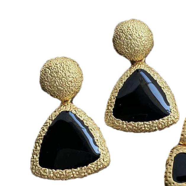 Vintage Geometric Black Gold Jewelry Set: Pre-owned Gold-plated Stud Earrings & Necklace