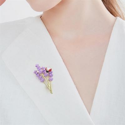 Levandulová brož s beruškou, dekorace na oblek, kabát, límec, šaty, šátek, klobouk, dekorace s motivem kapajícího oleje, hmyzí květinová brož pro formální večírek, svatbu