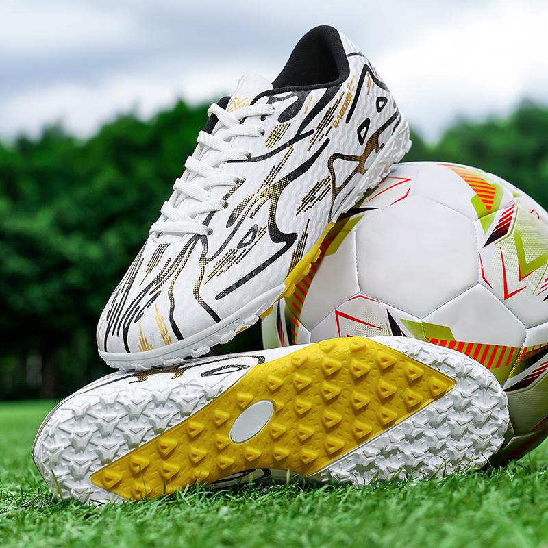 New Men Football Boots TF Sport Training Soccer Shoes Soft Ultralight Breathable Professional Sneakers Unisex Grass Cleats Match