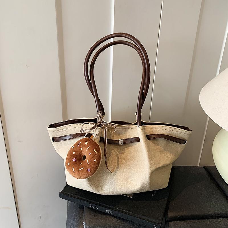 Large Capacity Pleated Bag Women's Autumn and Winter 2025 New Retro Niche Design Shoulder Underarm Bag Commuter Tote Bag