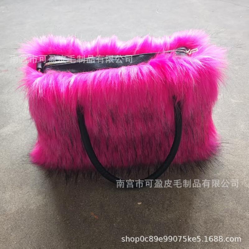 

European and American imitation fur bags, women s high-end fashion plush bags, imitation raccoon fur handbags, large-capacity tote bags рожевий червоний колір