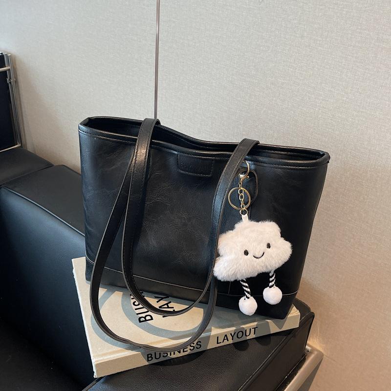 

High-end fashion shoulder bag women s new popular retro texture commuter tote bag tide чорний