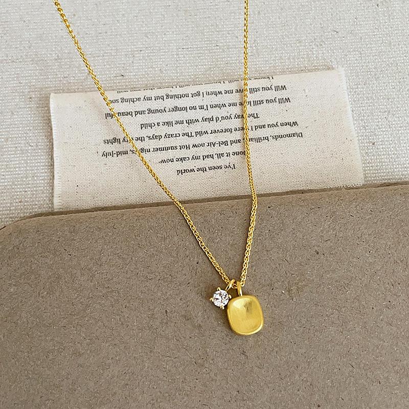 

Элегантное золотое ожерелье-подвеска в виде юаньбао - Универсальный чокер для женской моды